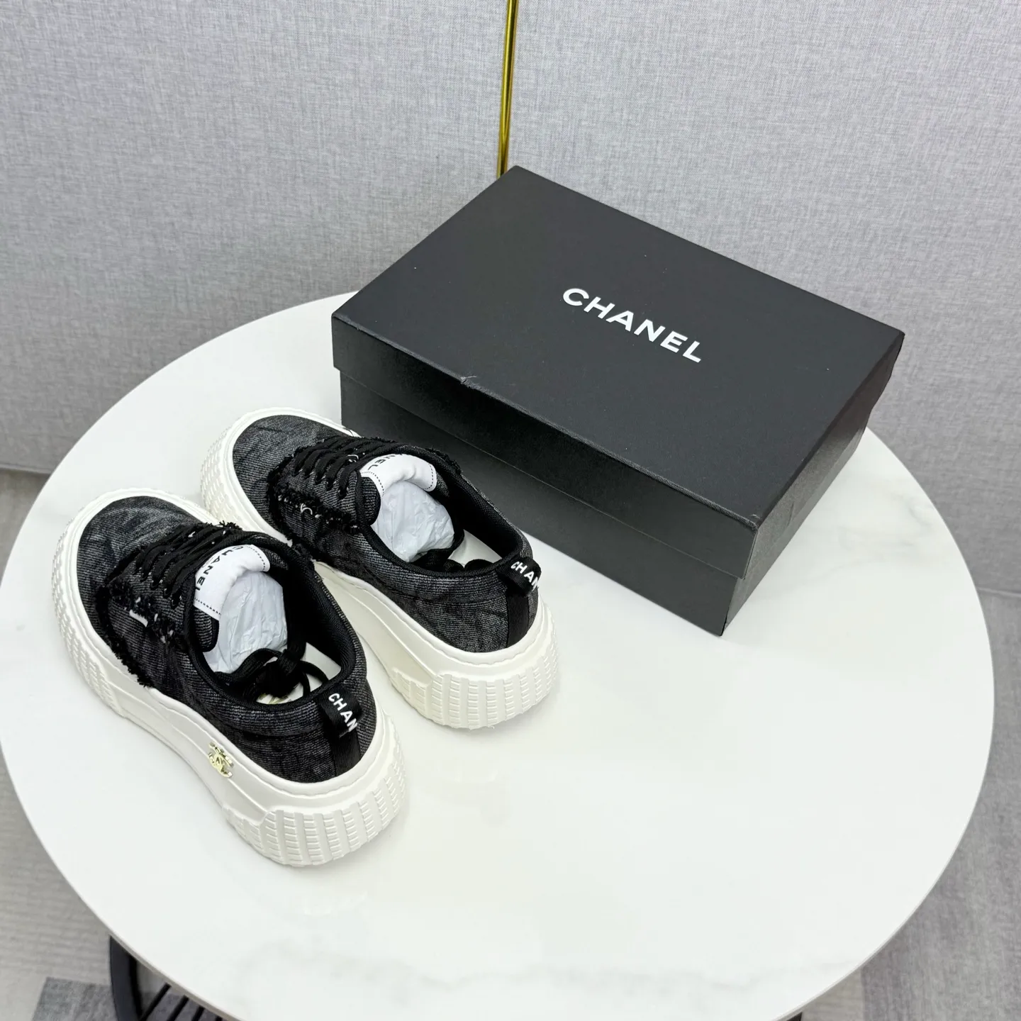 💕💕Factory direct selling price p640💕💕 Chanel Panda Shoes! 2025 counter's top casual sports shoes, this classic design; the upper is in the style of electric embroidery with various techniques; the outsole is fashionable and sporty; the unusual inclusion of a variety of color matching elements... The diversified mix and match is very good-looking and versatile, and can be used for leisure, fashion, sports, and outdoor... ꫛꫀꪝ Go➫ Materials: ❶Upper made of: original imported first-layer silk cowhide + original version waterproof cloth + original first-layer cowhide ❷Inner lining: Original Yangli+wang ❸ Outsole based on: Original TPU combination outsole Counter boutique packaging complete set for women 35–41